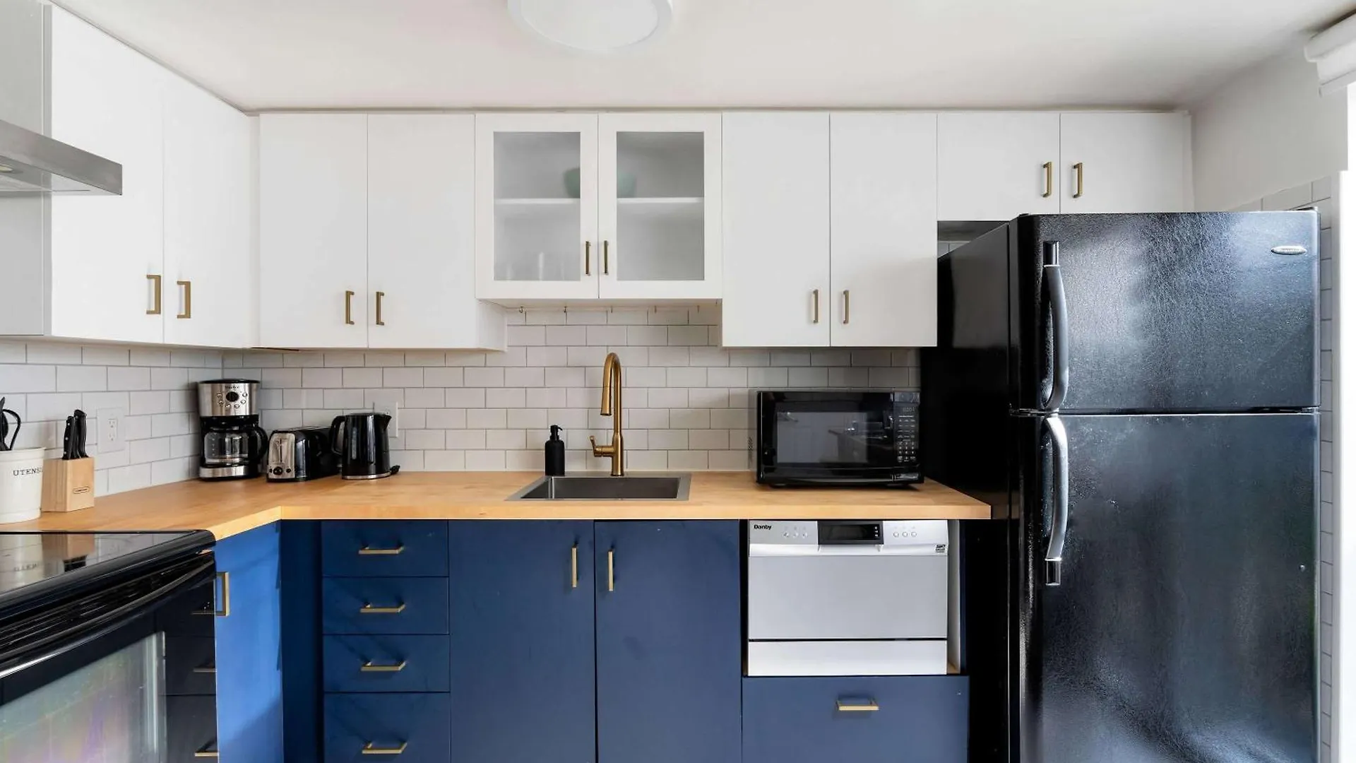 Apartment 1Bd In Liberty Village Beside Lake Toronto Canada